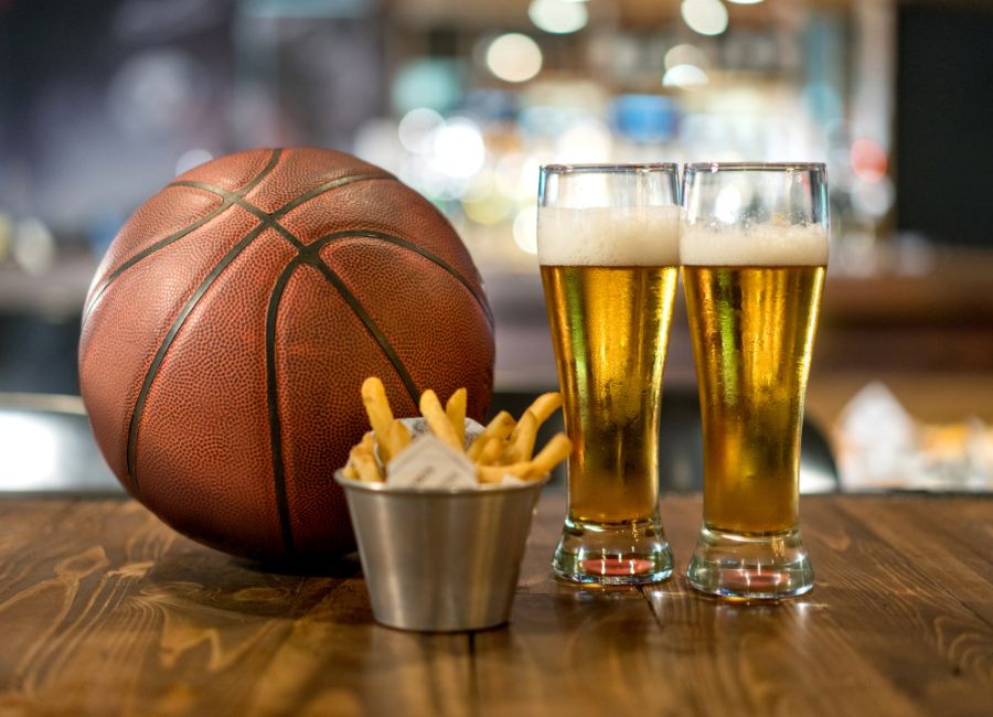 3 Ways Restaurants Can Score Big During March Madness